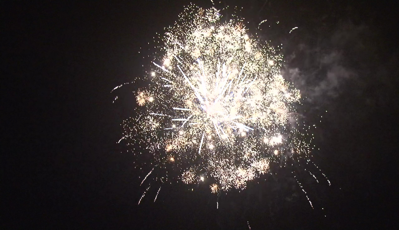 Салют комб. "Новогодняя ночь" (2/1)